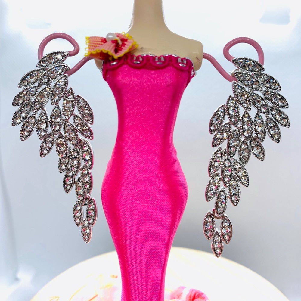 🌟 Crystal Silver Wings Earrings - Picture 4 of 5